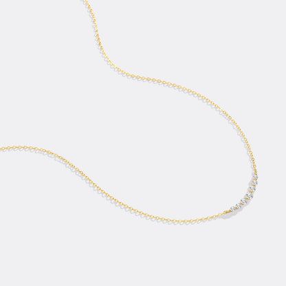 Collar clásico curvo con circonitas