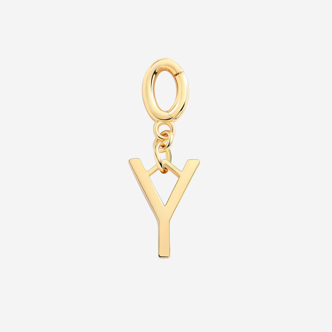 Charm minimalista con inicial