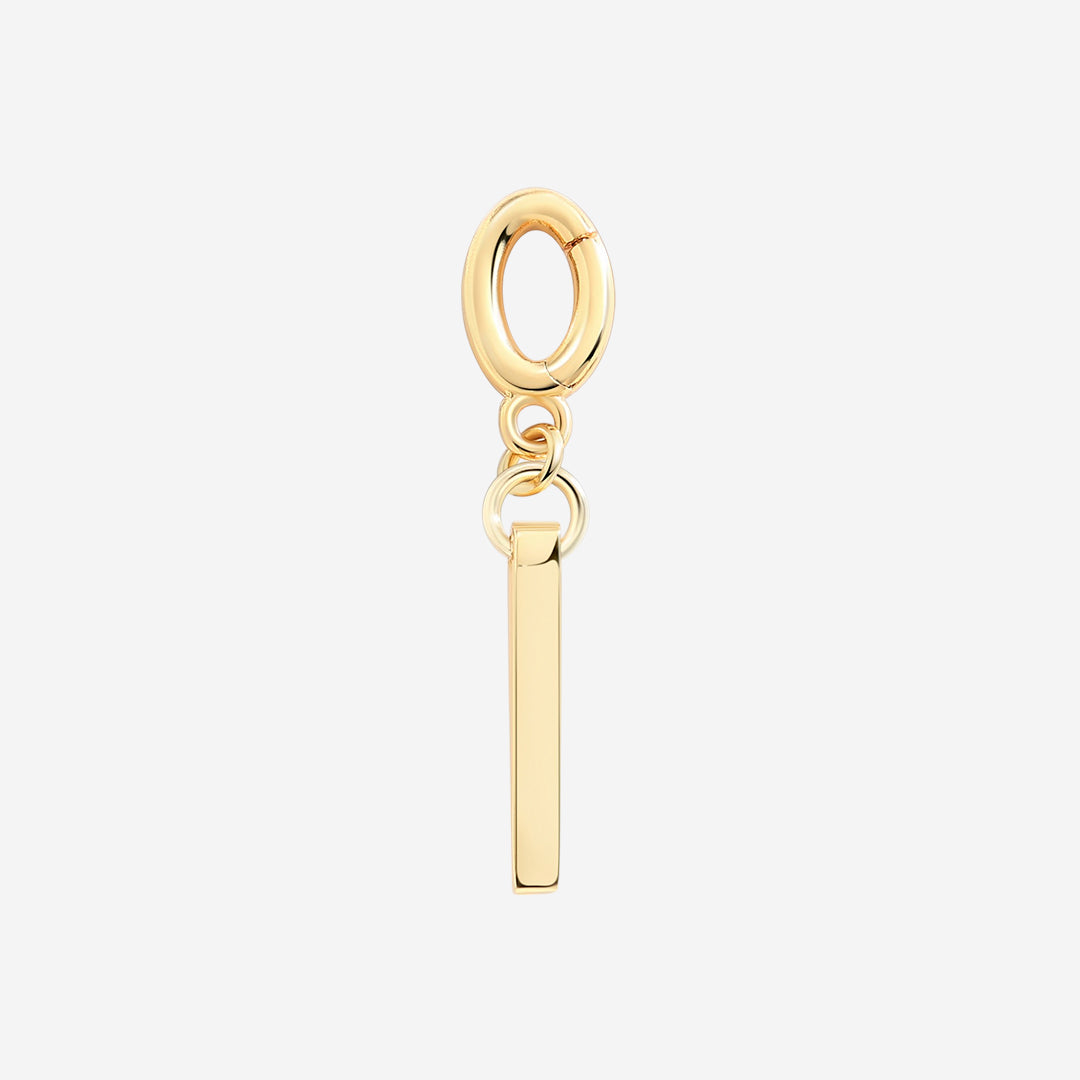 Charm minimalista con inicial