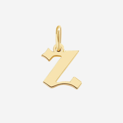 Charm con letra estilo Old English