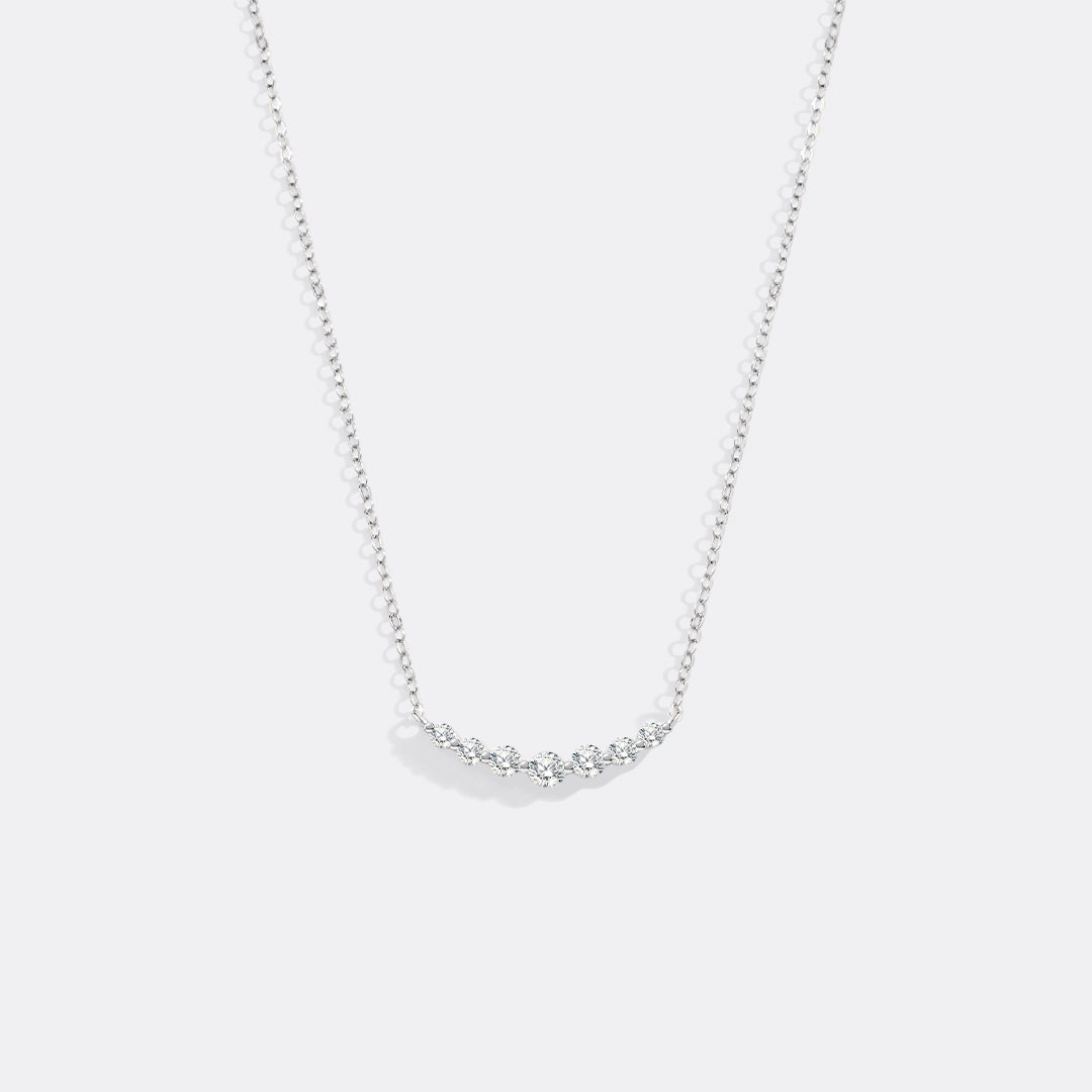 Collar clásico curvo con circonitas