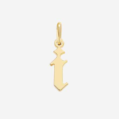Charm con letra estilo Old English