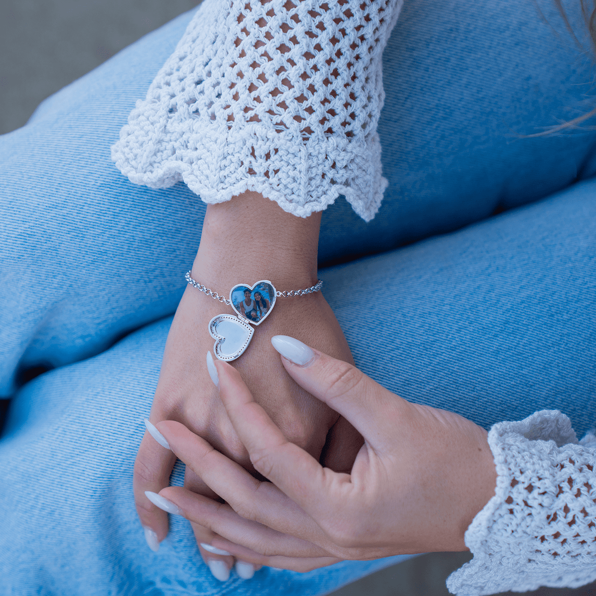 Pulsera con medallón de corazón personalizado