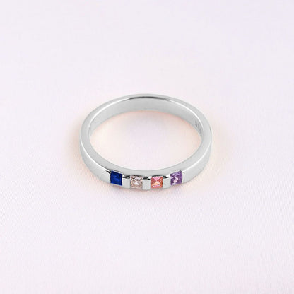 Anillo con piedras de nacimiento talla princesa