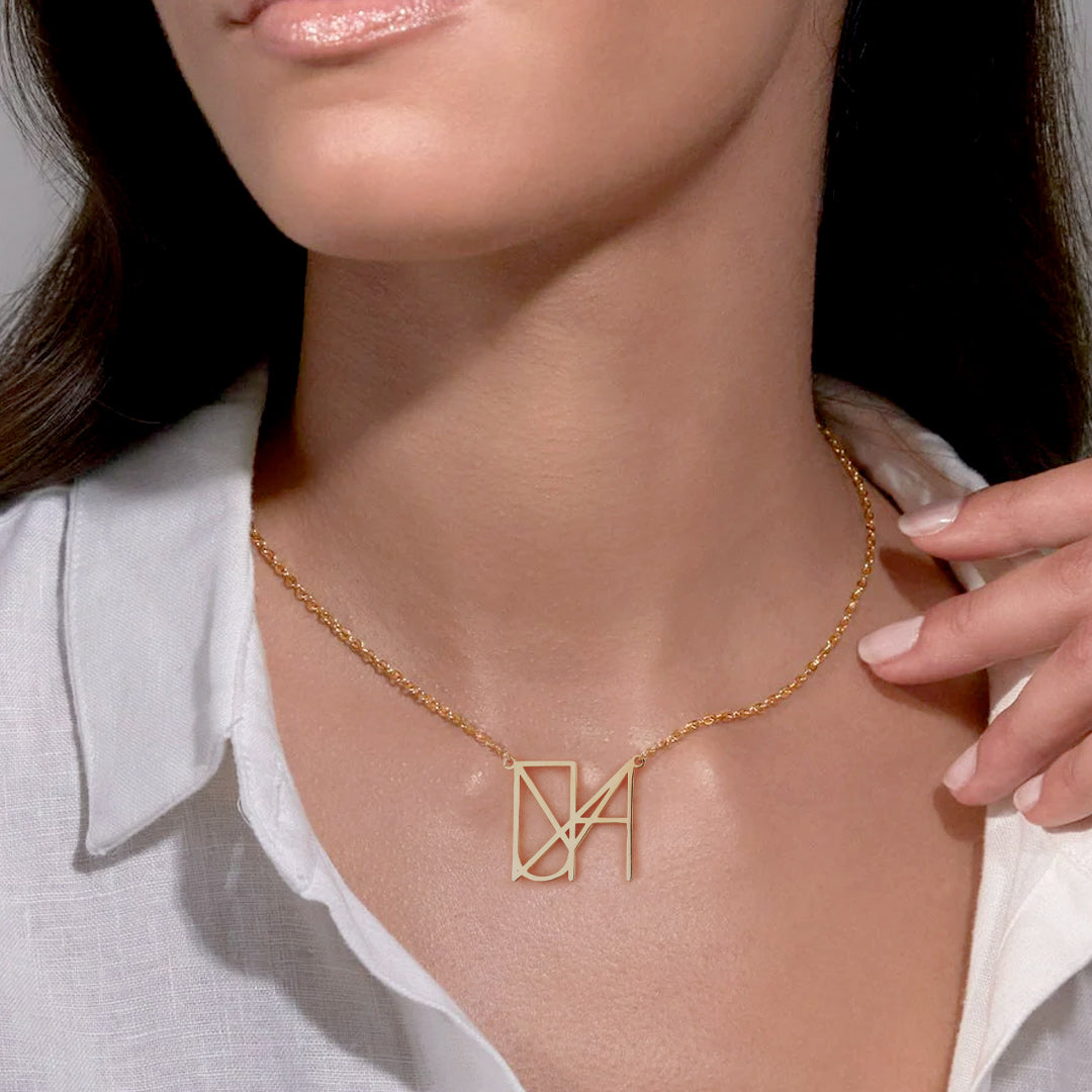 Collana con nome e monogramma minimalista