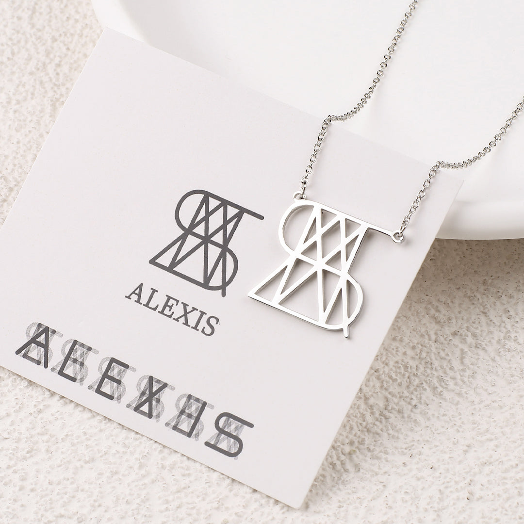 Collana con nome e monogramma minimalista
