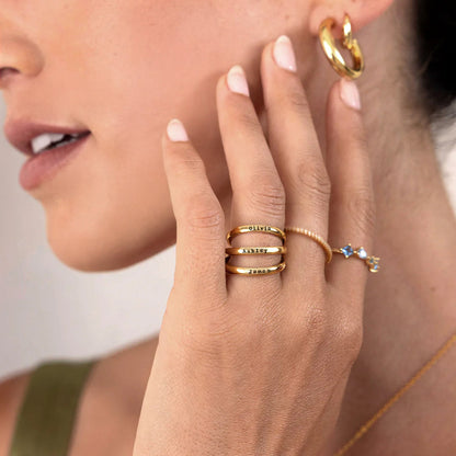 Anillo fino apilable personalizado con nombre