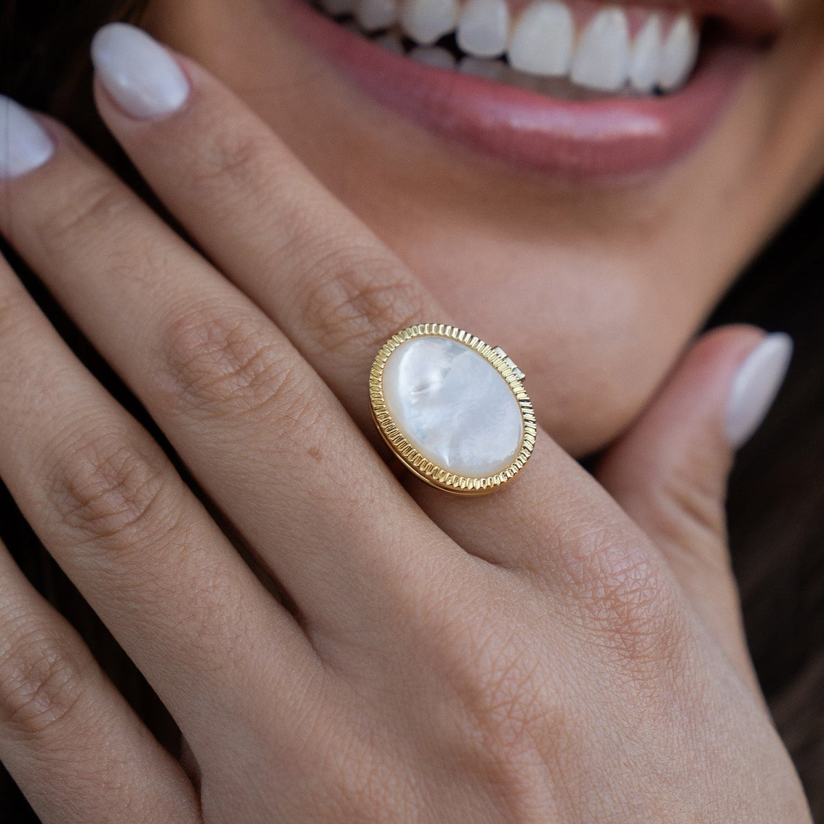 Anillo relicario personalizado de nácar