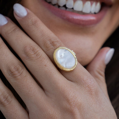 Anillo relicario personalizado de nácar