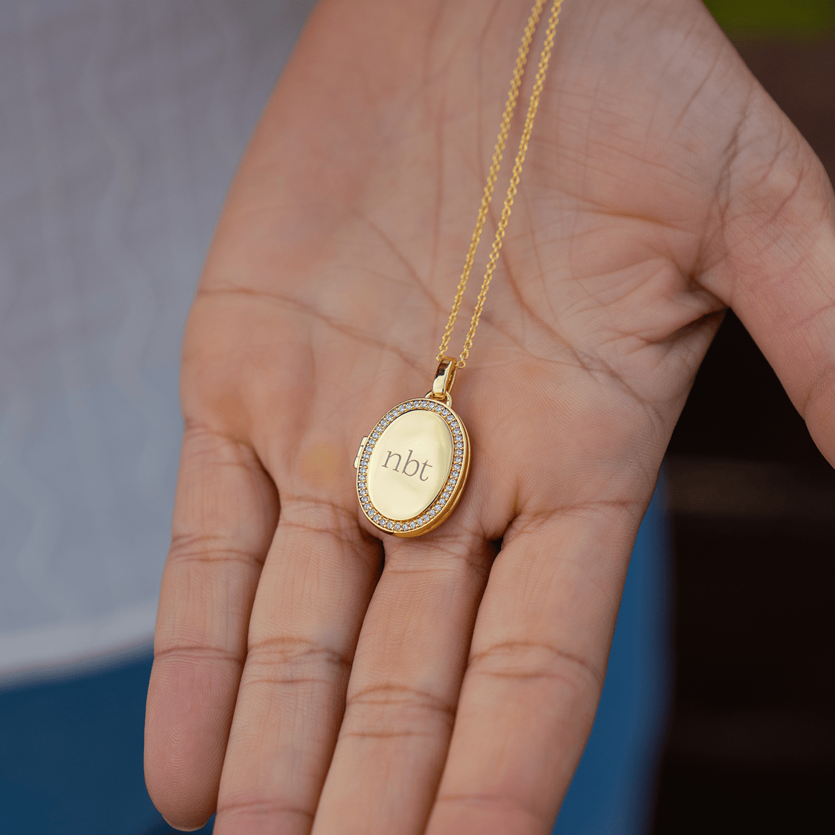 Collar con medallón ovalado personalizado