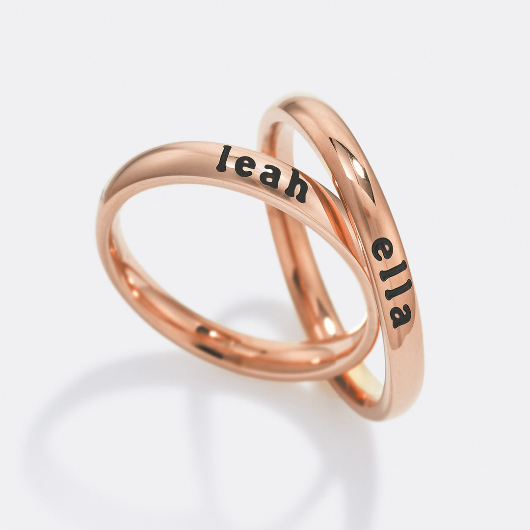 Anillo fino apilable personalizado con nombre