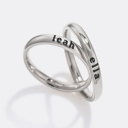 Anillo fino apilable personalizado con nombre