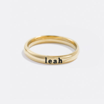 Anillo fino apilable personalizado con nombre