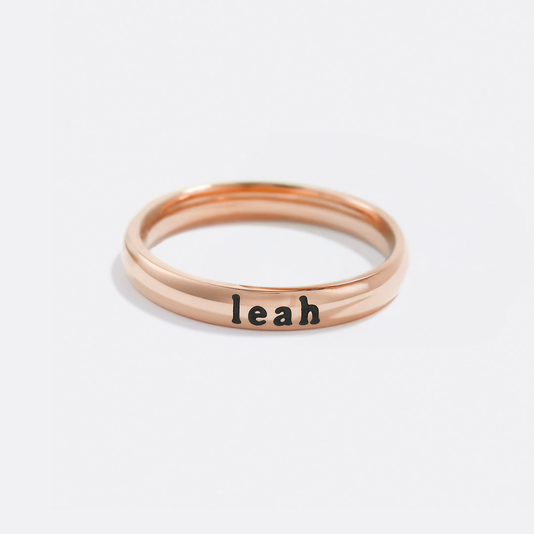 Anillo fino apilable personalizado con nombre