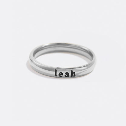 Anillo fino apilable personalizado con nombre