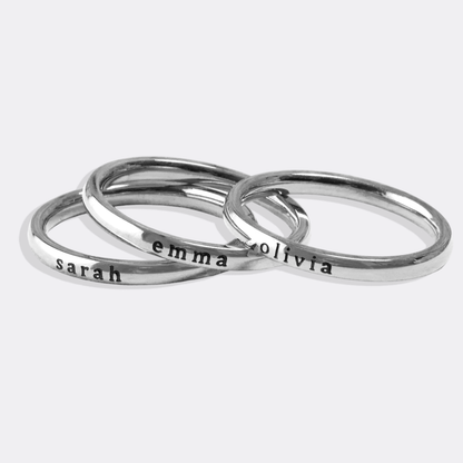 Anillo fino apilable personalizado con nombre